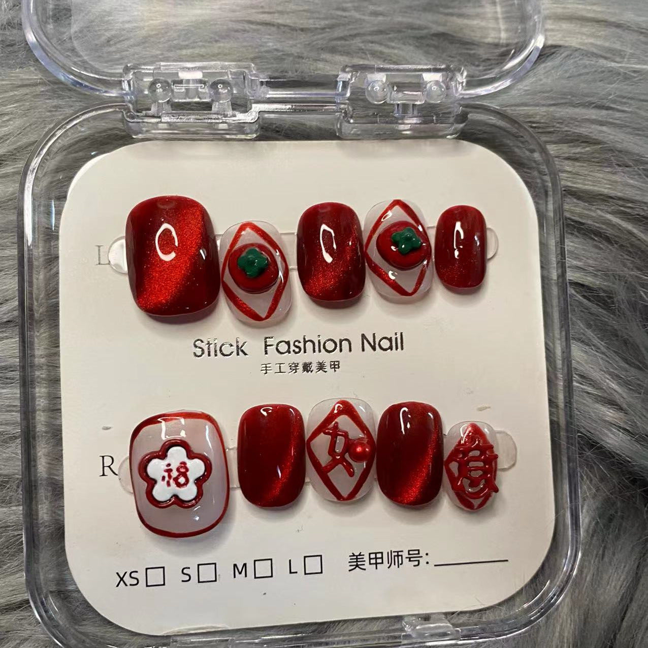 Faux ongles œil de chat côté incliné