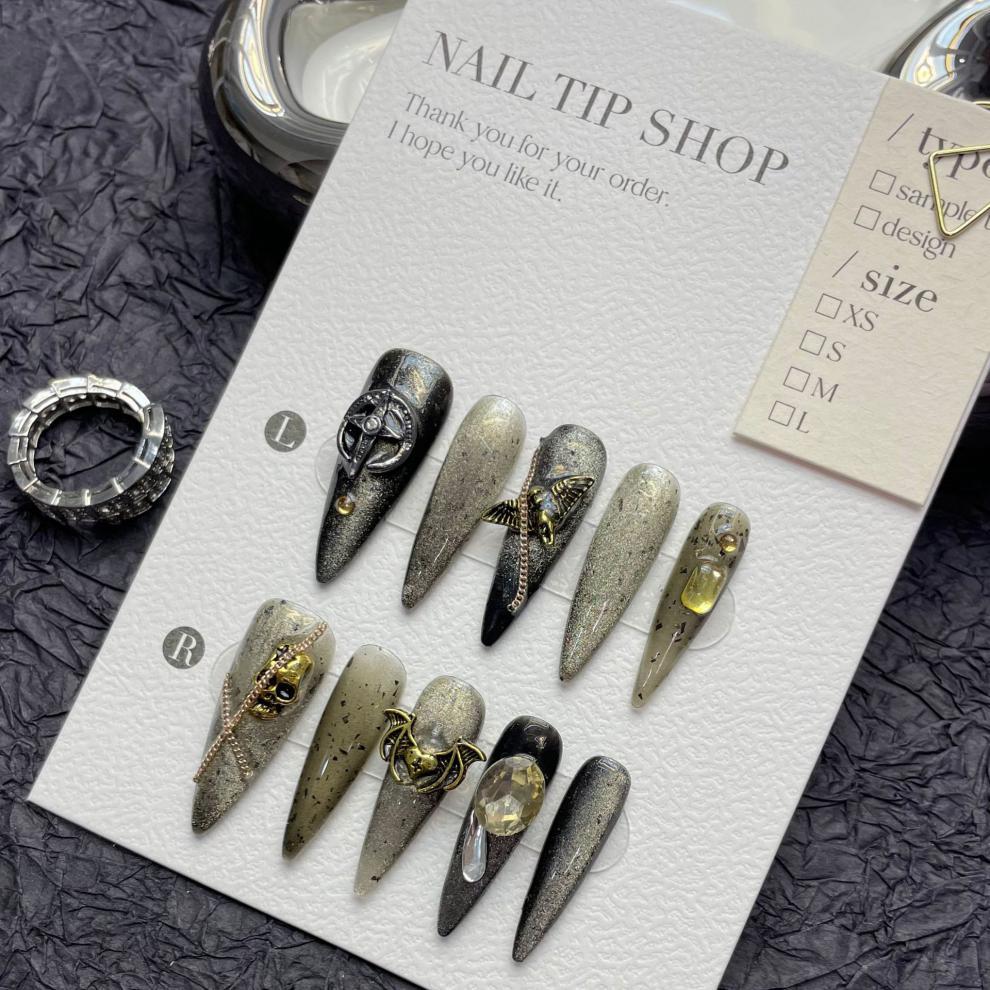 Faux ongles en relief 3D à chaîne noire