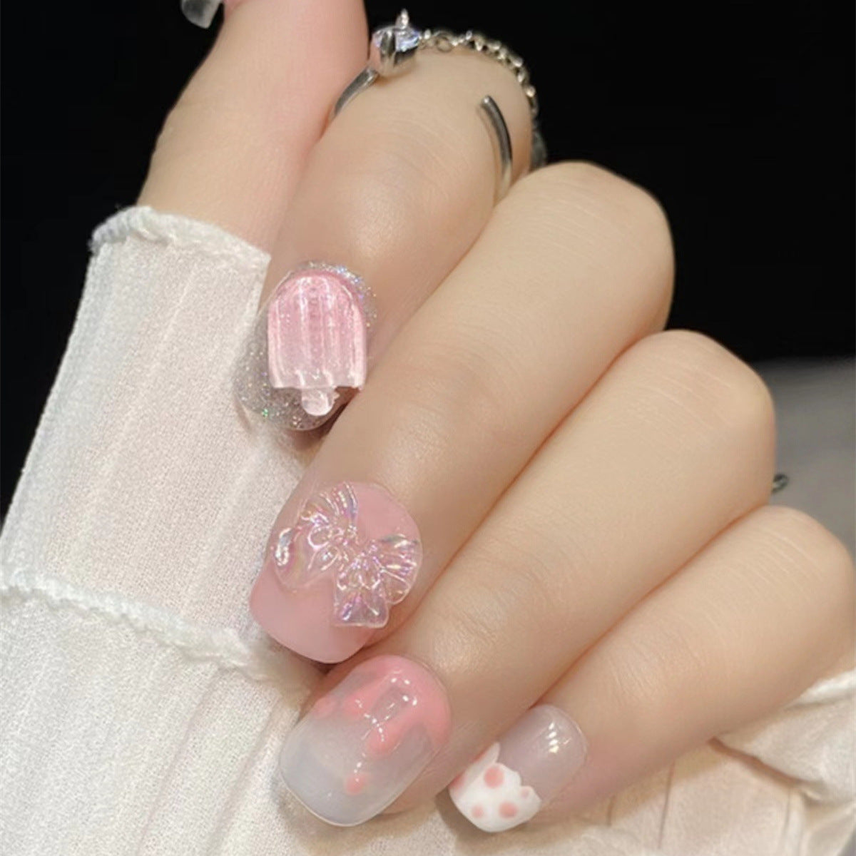 Faux ongles avec nœud de lapin