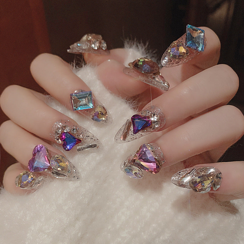 Faux ongles avec pierres précieuses