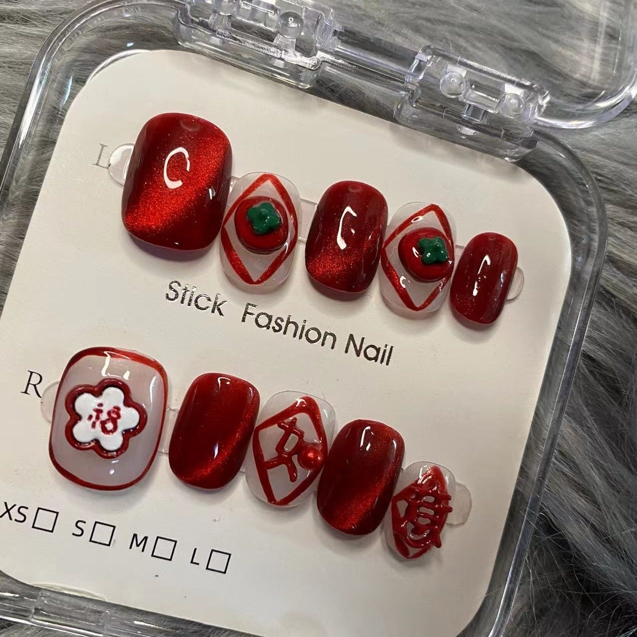 Faux ongles œil de chat côté incliné