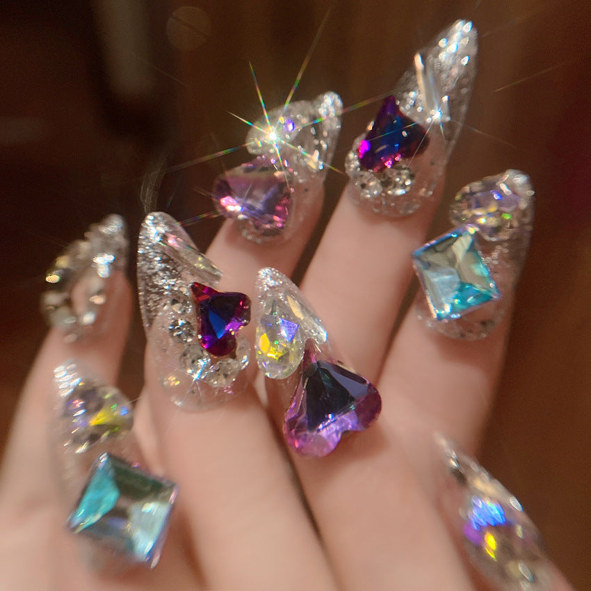 Faux ongles avec pierres précieuses