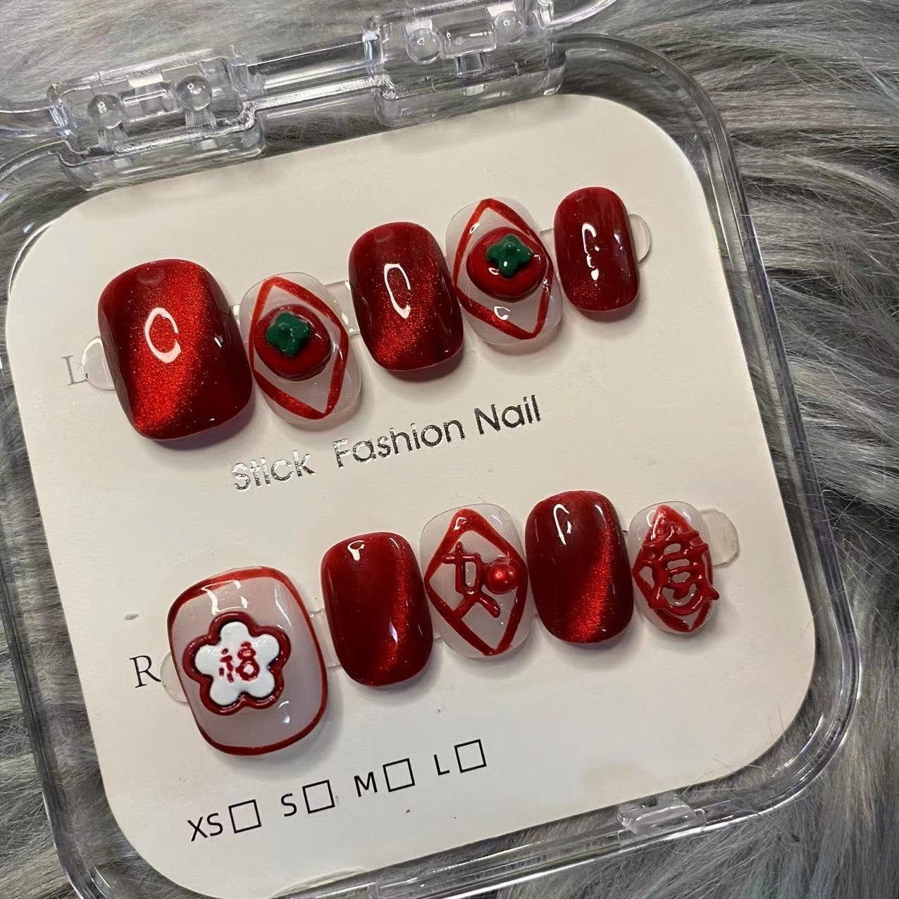 Faux ongles œil de chat côté incliné