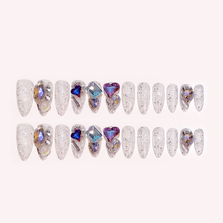 Faux ongles avec pierres précieuses