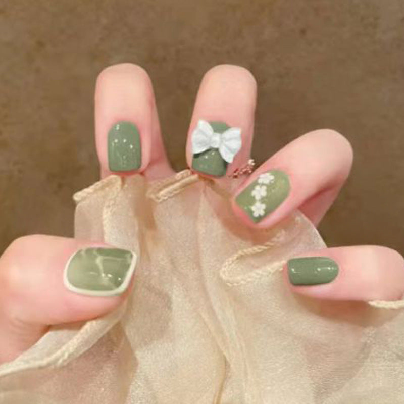 Green Gradient Small Flowers False Nails